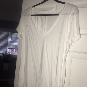 Lululemon white v-neck T-shirt size 8 perfect cond